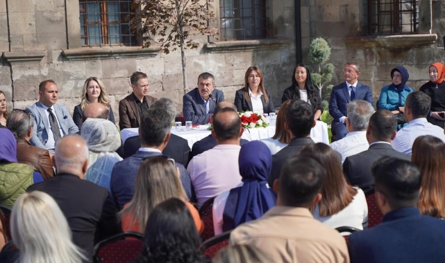 Bakan Tekin öğretmenler ile buluştu