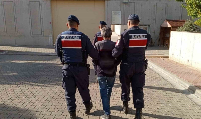 Balıkesir'de 16 yıl kesinleşmiş hapis cezası bulunan firari jandarmaya yakalandı