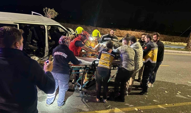 Balıkesir'de minibüs takla attı: 1 ölü, 4 yaralı