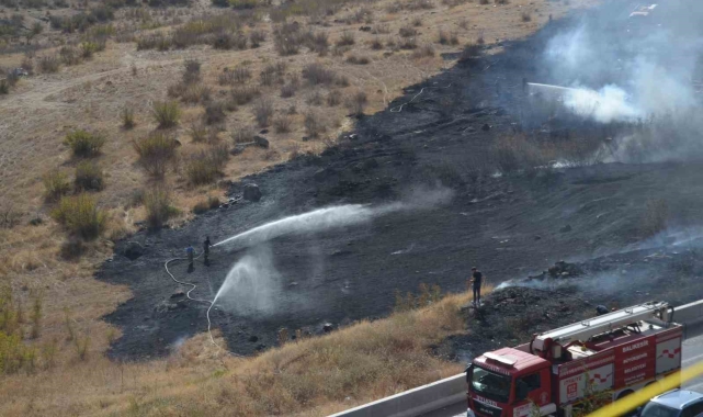 Balıkesir'de ot yangını mahalleyi tehdit etti