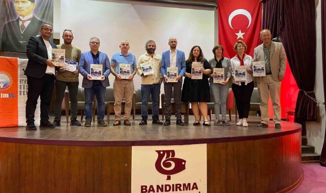Bandırma Tarih Kulübü Dergisi'nin tanıtım ve imza etkinliği yoğun ilgi gördü