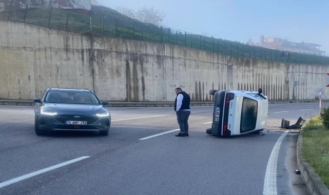 Bartın'da elektrik direğine çarpan otomobilin sürücüsü yaralandı
