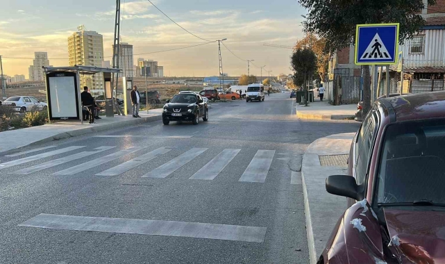 Başakşehir'de yarış yapan otomobil sürücüsü, işçilerin oturduğu araziye uçtu: 4 yaralı