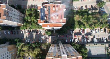 Başakşehir'deki sitede korkutan yangın: 3 kişi dumandan etkilendi