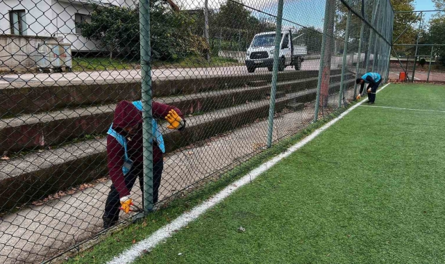 Başiskele'de spor sahalarına bakım ve onarım
