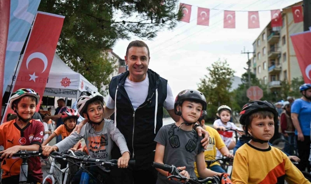 Başkan Akın, çocuklarla birlikte pedal çevirdi