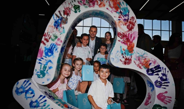 Başkan Akın'a çocuklardan sevgi seli