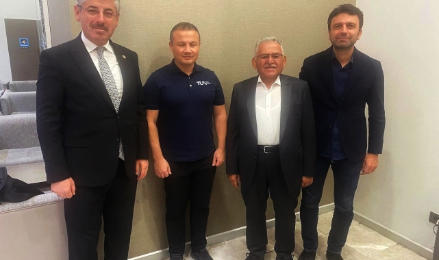 Başkan Büyükkılıç'tan Gezeravcı'ya Bilim Şenliği daveti