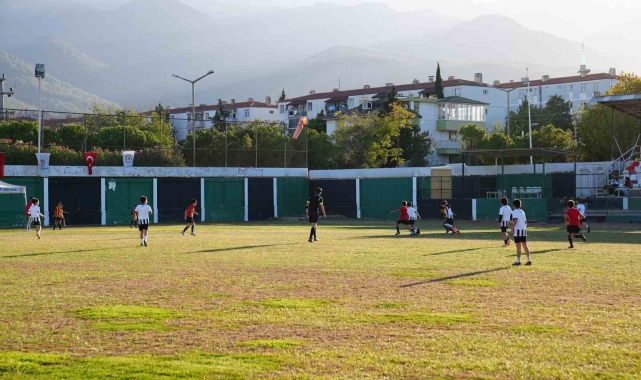 Başkan Çavuşoğlu; "29 Ekim coşkusunu futbol ile yaşıyoruz"