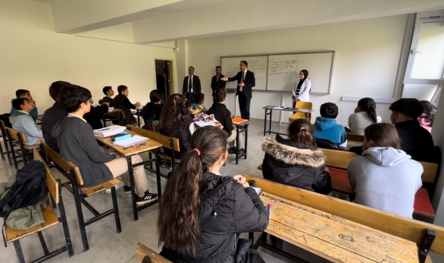 Başkan Çiçek ve Müdür Çetin öğrencilerle bir araya geldi