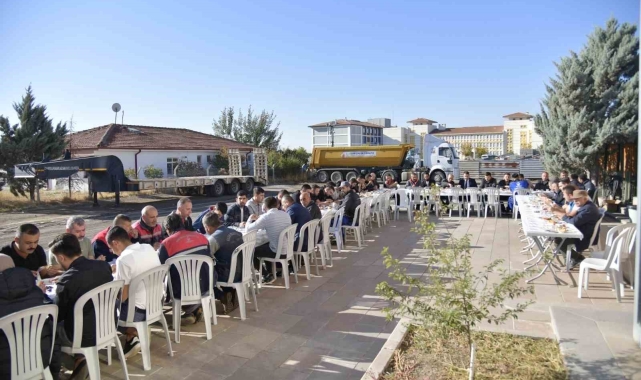 Başkan Çırpanoğlu belediye personeli ile kahvaltıda bir araya geldi