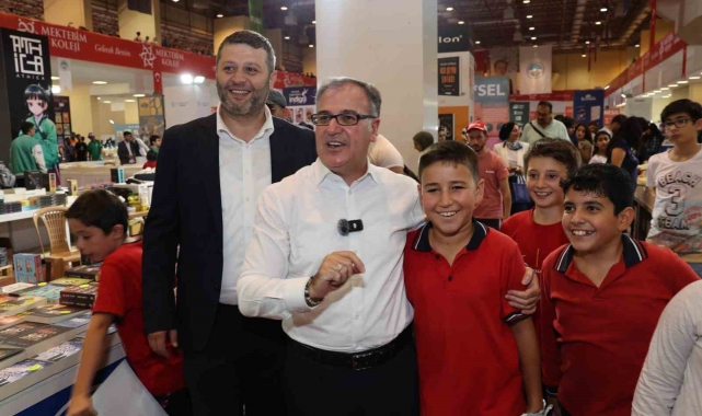 Başkan Özdoğan'dan öğrencilere kitap fuarı hediyesi