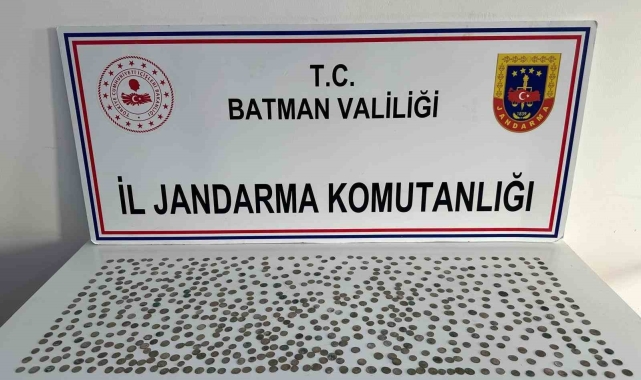 Batman'da ellerinde bulunan tarihi sikkeleri satmaya çalışan 2 kişi yakalandı