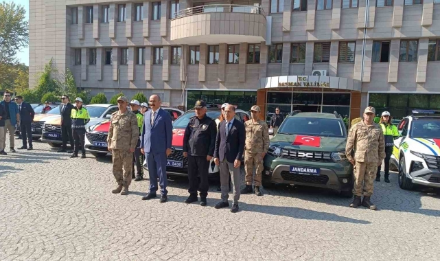 Batman'da emniyet ve jandarmaya 19 yeni araç törenle teslim edildi