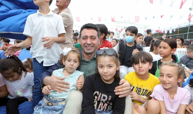 Bayraklı'da çocuklar mahalle şenliğinde doyasıya eğlendi
