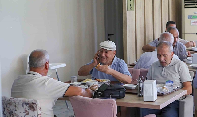 Bayraklı'da üçüncü kent lokantası açıldı