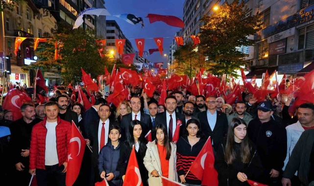 Beşiktaş, Beyoğlu ve Şişli'de Cumhuriyet'in 101. yılı coşkuyla kutlandı