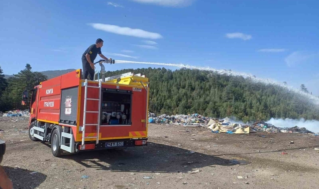 Beyşehir'de çöp toplama merkezinde çıkan yangın söndürüldü
