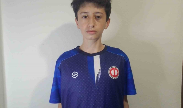 Bilecikli başarılı futbolcu 3. Lig'e transfer oldu