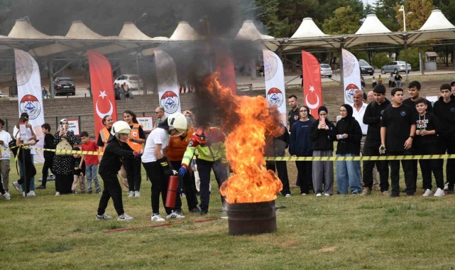 Bilecik'te birçok kurumun katıldığı dev Afet Farkındalık Eğitimi ve Tatbikatı gerçekleştirildi
