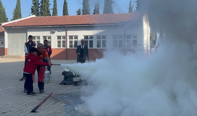 Bilecik'te ilkokul ve ortaokul öğrencilerine yangın eğitimi