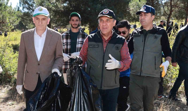 Bingöl'de el ele verip ormanı temizlediler