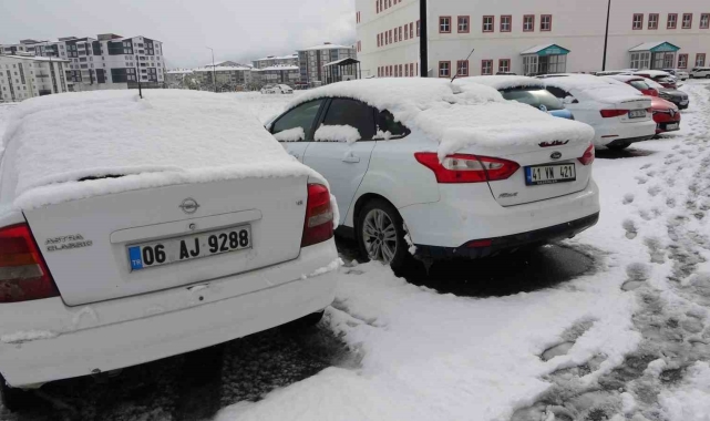 Bitlis'te Ekim ayında kar yağışı