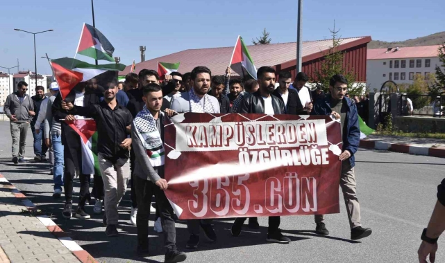 Bitlis'te üniversite öğrencileri İsrail saldırılarının yıldönümünde yürüyüş düzenledi