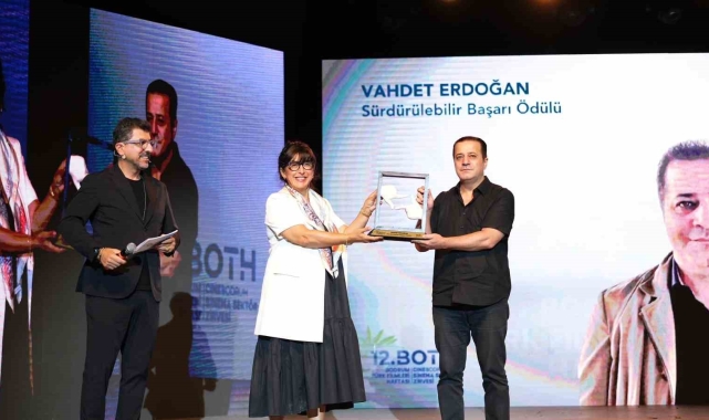 Bodrum Türk Filmleri Haftası'nda yapımcı Vahdet Erdoğan'a 'Sürdürülebilir Başarı' ödülü