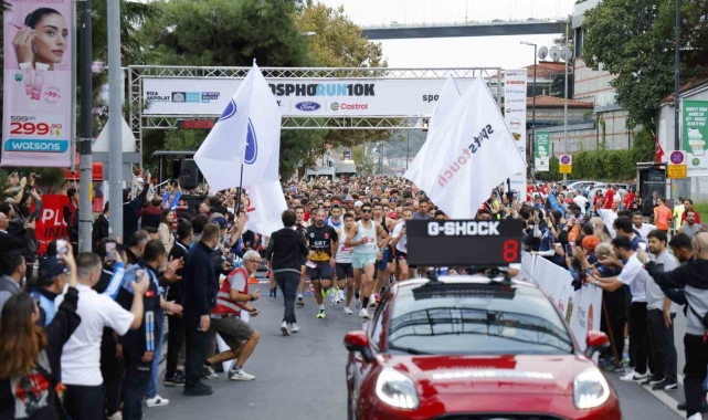 Boğaz'ın en renkli koşu etkinliği Bosphorun10K spor ve eğlenceyi bir araya getirdi
