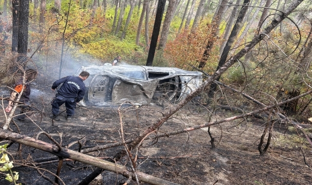 Bolu&#039;da ağaçlık alana devrildikten sonra yanan otomobildeki 2 kişi öldü