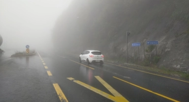 Bolu Dağı'nda sağanak ve sis görüş mesafesini düşürdü