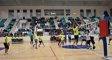 Boyabat'ta "101. Yıl Cumhuriyet Kupası Voleybol Turnuvası" düzenlendi