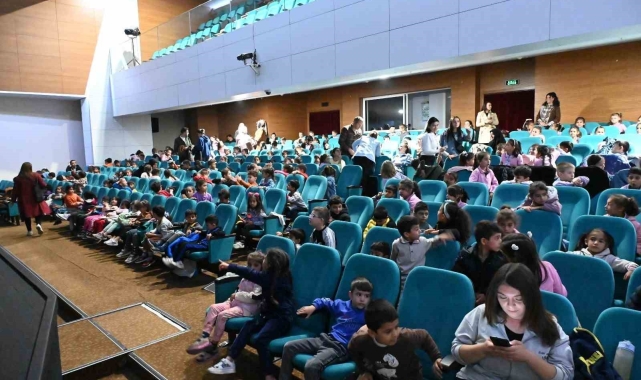 Bozüyük Belediye Tiyatrosu perdelerini "Kalbimdeki Pervane" ile açtı
