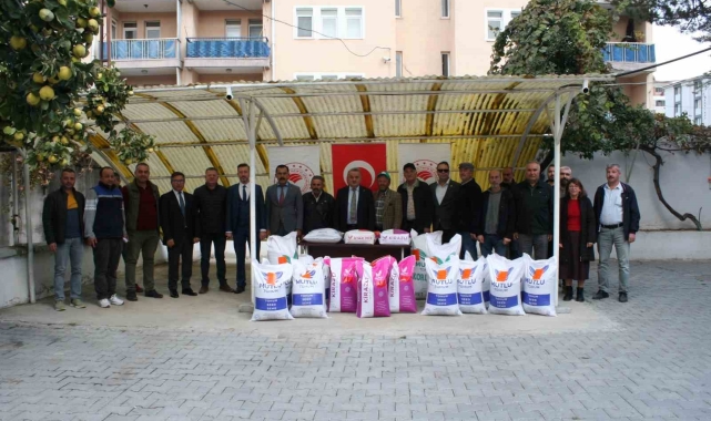 Bozüyük'te çiftçilere yem bitkisi tohumu dağıtıldı