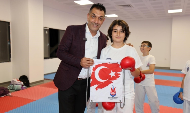 Budak'tan minik karatecilere moral ziyareti