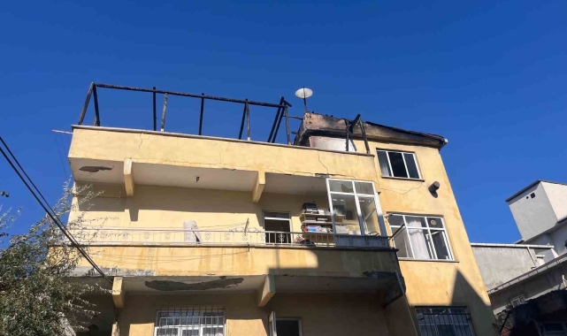 Büyükçekmece'de çatı katında korkutan yangın