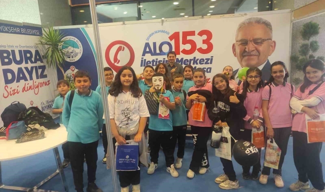 Büyükşehir Alo 153 ve Beyaz Masa, rekorlar kıran Kitap Fuarı'nda yoğun ilgi gördü