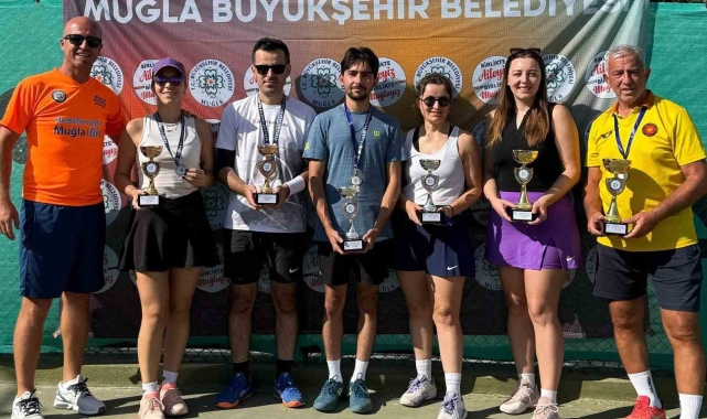 Büyükşehir Belediyesi 6. Geleneksel Cumhuriyet Kupası Karma Tenis Turnuvası Dalaman'da yapıldı