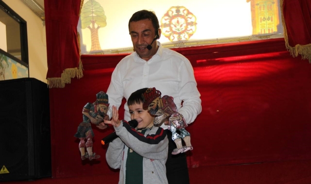 Büyükşehir şehrin her köşesinde çocuklara 'Bir Hikaye Bin Neşe' götürüyor