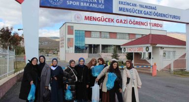 Çevre bilinci için gönüllü öğrenciler sahada