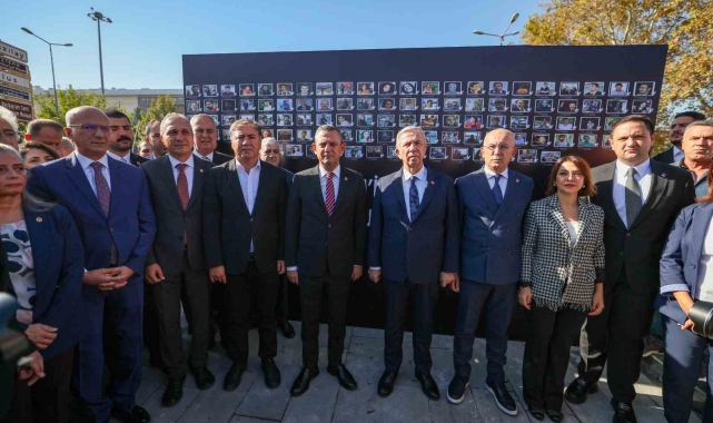 CHP lideri Özel, Ankara Garı'ndaki terör saldırısında ölenlerin anısına yapılan anıtın açılışına katıldı