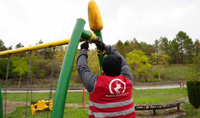 Çocuk parkları elden geçiriliyor