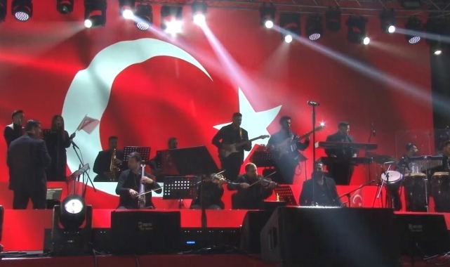 Cumhuriyet Bayramının 101'inci yılı Gaziosmanpaşa'da coşkuyla kutlandı