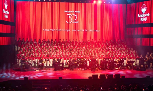 Cumhuriyet gençlerinden Cumhuriyet'in 101'inci yılına yakışır konser