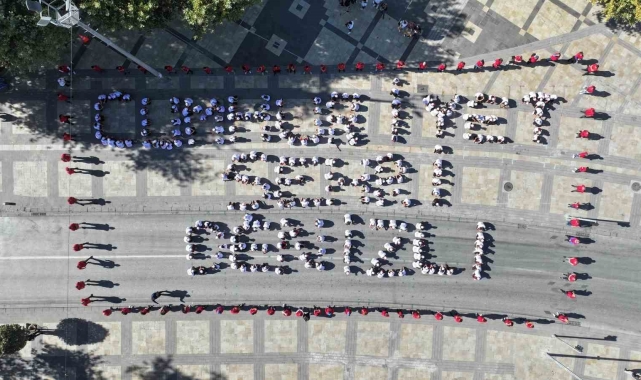 Denizli'de 400 öğrenciden 29 Ekim Cumhuriyet Bayramına özel koreografi