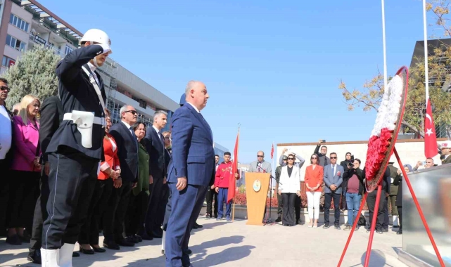 Denizli'de Cumhuriyet Bayramı kutlamaları çelenk töreniyle başladı