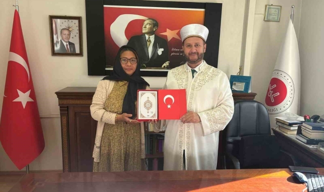 Denizli'de Filipinli kadın Müslüman oldu