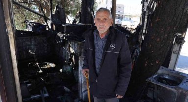 Depremzede esnafın prefabrik iş yeri alevlere teslim oldu