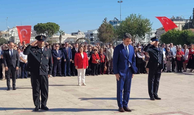 Didim'de 29 Ekim Cumhuriyet Bayramı kutlamaları çelenk töreni ile başladı